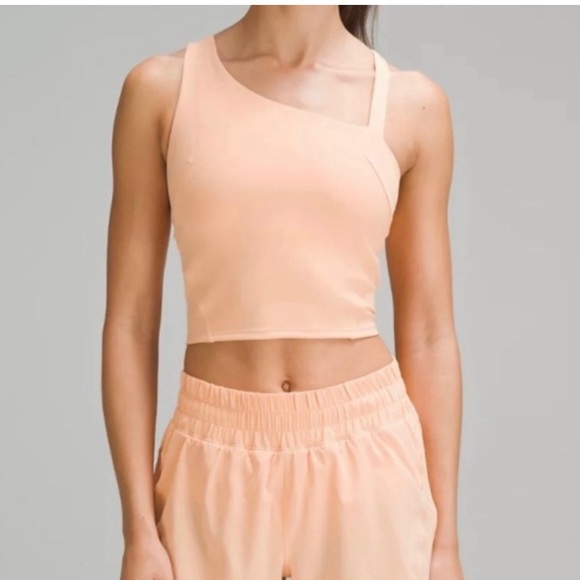 ISO lululemon asymmetrical tank size 6 - Picture 1 of 1
